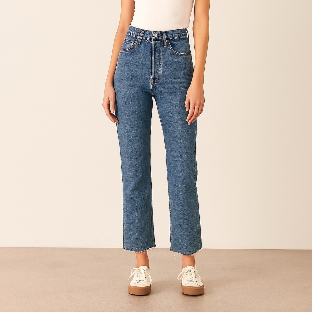 Levi’s Ribcage 26x25.5 Straight Women’s Jeans (Tag W28) Button Fly Frayed Hems